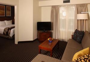 Отель Residence Inn Long Island Holtsville
