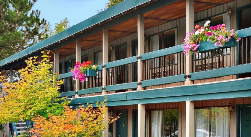 Отель Coachman Inn Oak Harbour