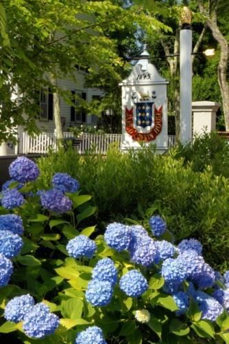 Отель Jared Coffin House