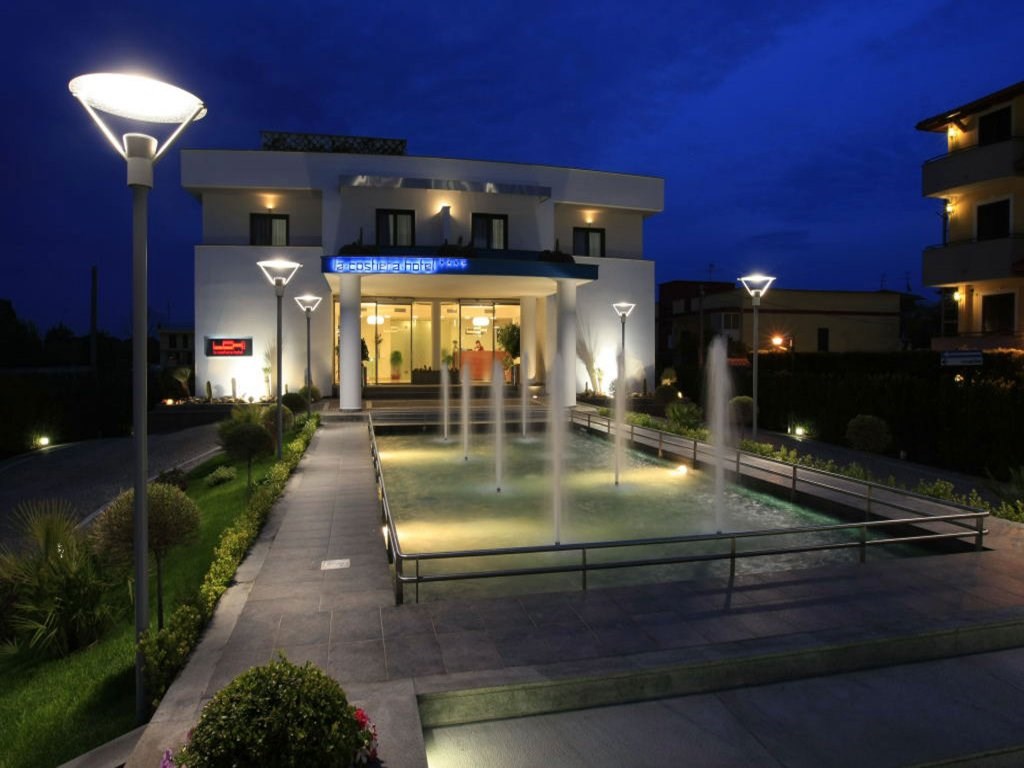 Отель La Costiera Hotel