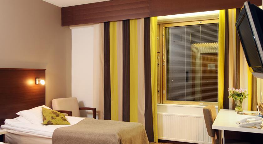Отель Hotel Pitkä-Jussi