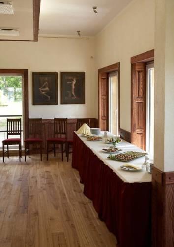 Отель Suure-Jaani Guesthouse