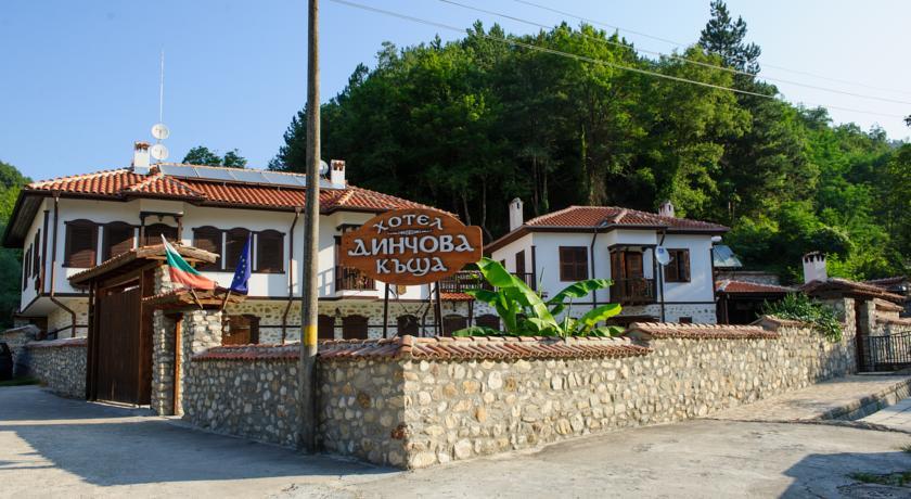 Отель Family Hotel Dinchova kushta