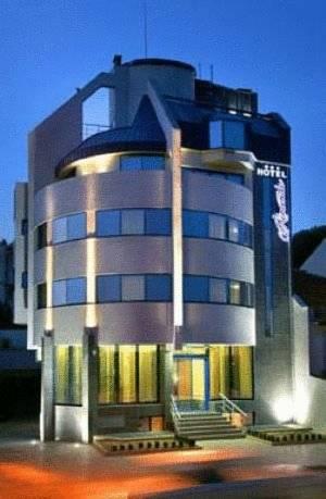 Отель Riverside Hotel