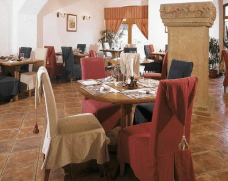 Отель Hotel U Zlatého lva