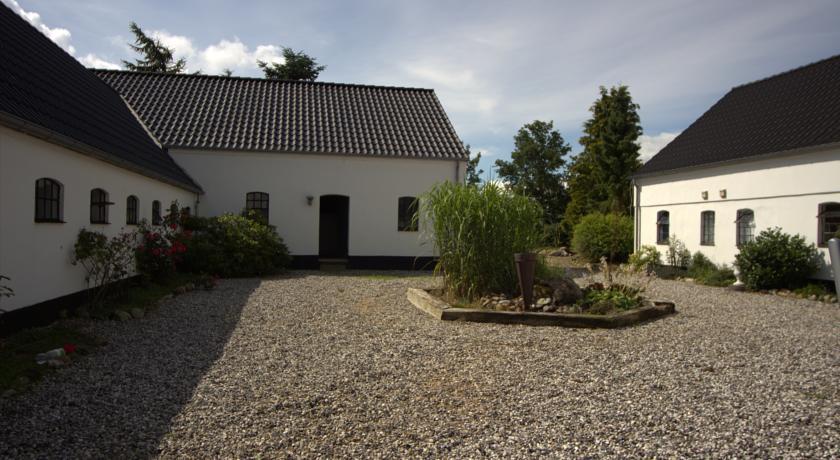 Отель Stutteri Skandihest Apartments