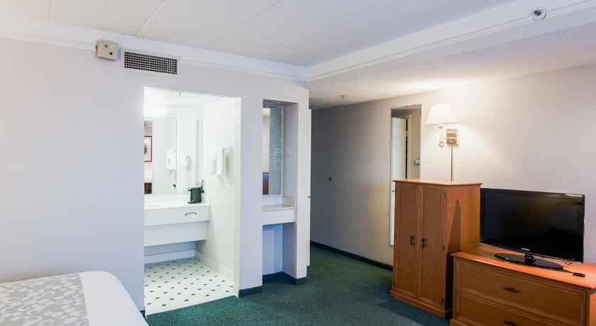 Отель La Quinta Inn Chicago Hoffman Estates
