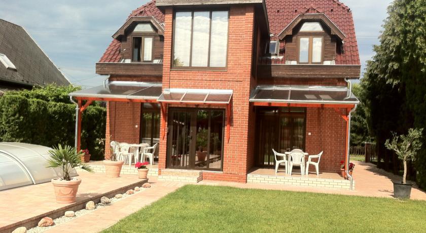 Апартаменты Lajos Fedett Medencés Apartmanház