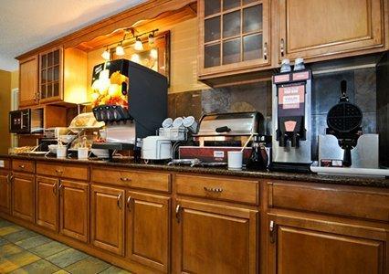 Отель Comfort Suites St. Joseph