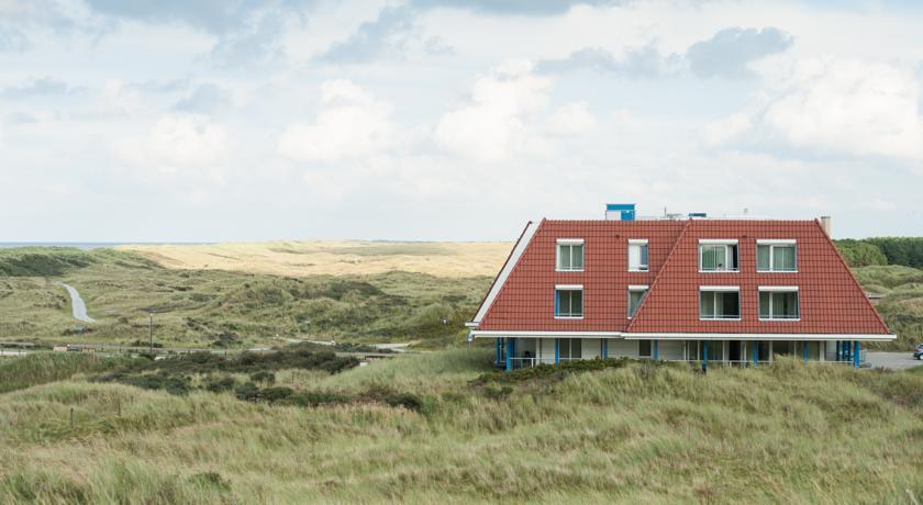 Отель Strandhotel Buren aan Zee