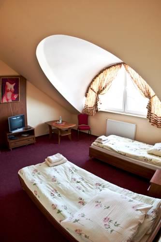 Отель Hotel Everest