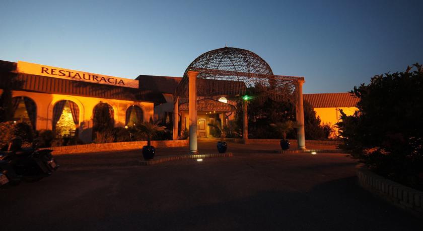 Отель Hotel Azzun Orient SPA&Wellness