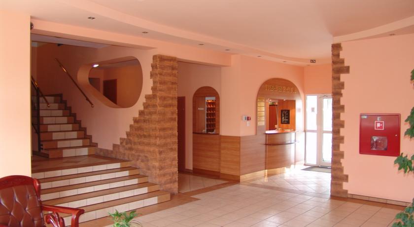 Отель Hotel Płonia