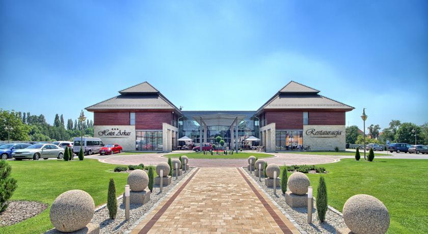 Отель Hotel Arkas