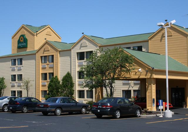 Отель La Quinta Inn Milwaukee Northwest