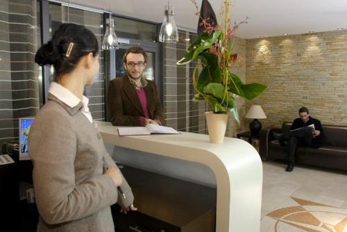 Отель Neohotel Airport