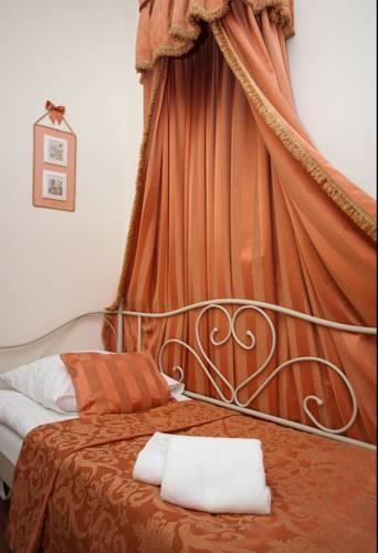Отель Hotel Maria Helena