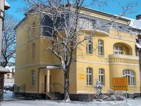 Гостевой дом Pensjonat - Restauracja Żółty Domek