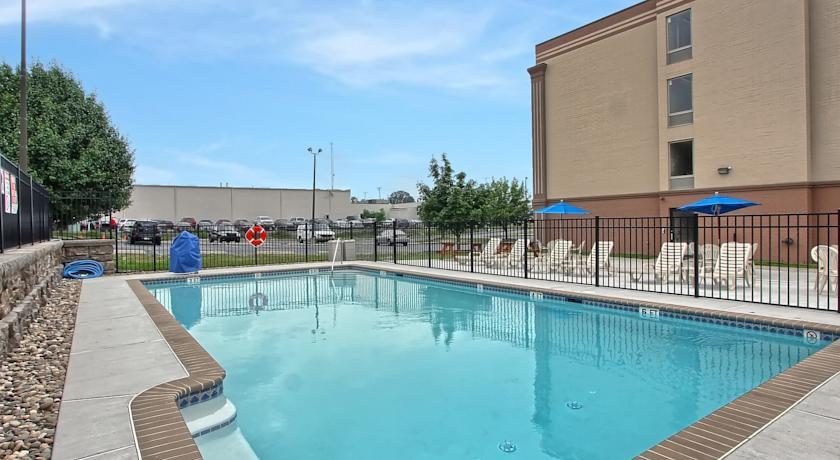 Отель Comfort Inn West
