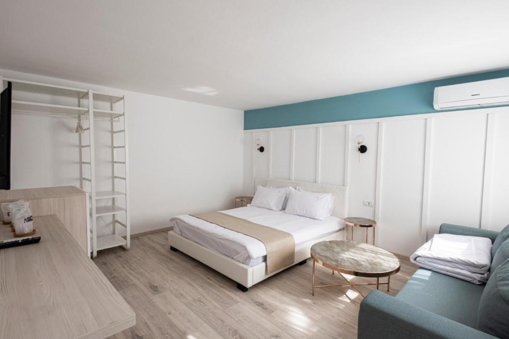 Отель Hotel Dana