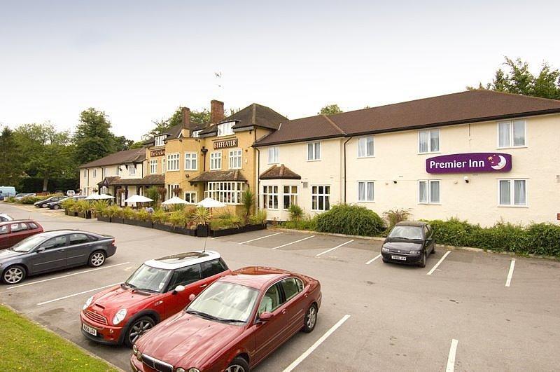 Отель Premier Inn Bagshot