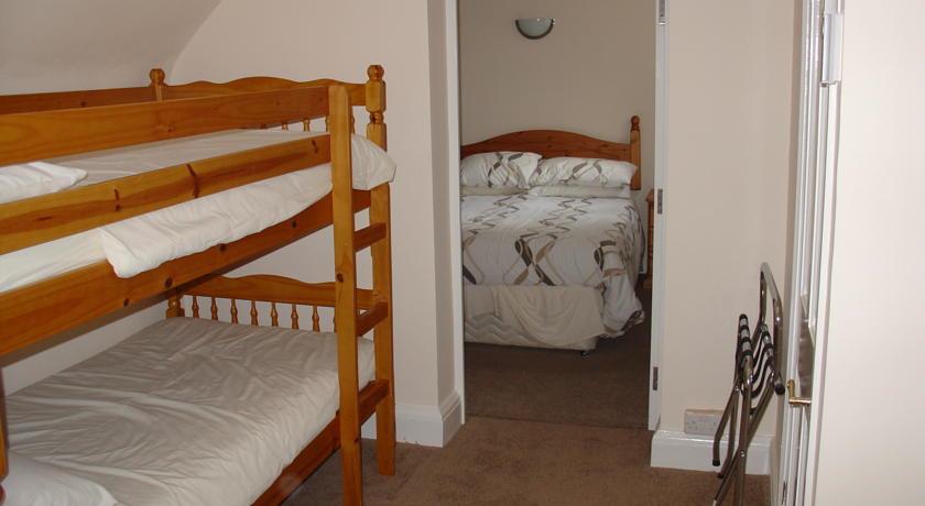 Отель Halfway House Inn Country Lodge
