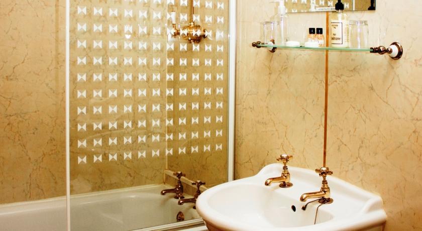 Отель The Wyndham Arms Hotel