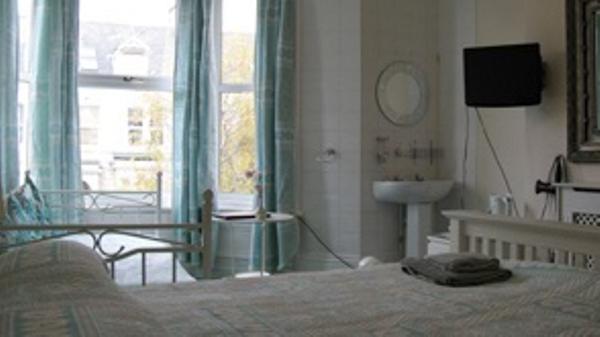 Мини-отель The Adelphi Bed & Breakfast