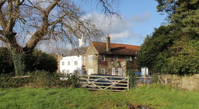 Отель Chequers Hotel