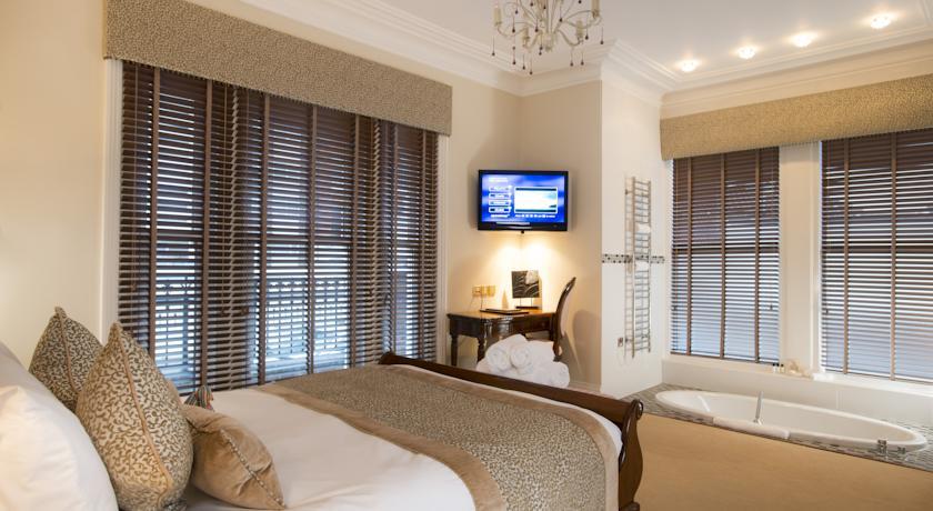Отель The Clarence Boutique Hotel