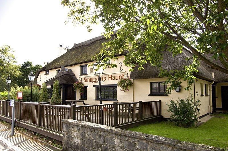 Отель Premier Inn Bournemouth/Ferndown