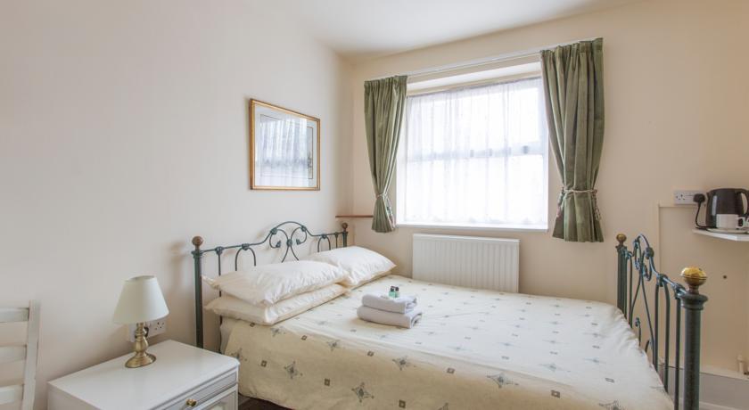 Гостевой дом Oakwood Bed and Breakfast Heathrow