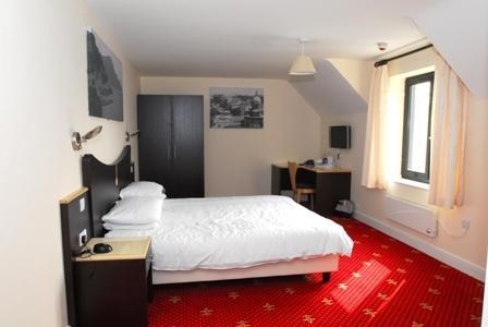 Отель The Sharnbrook Hotel