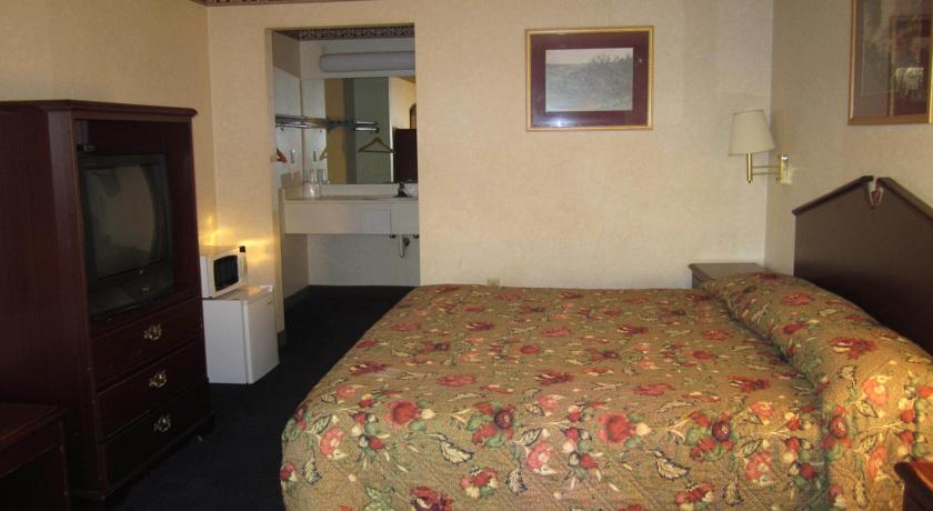 Отель Apple Annie's Inn