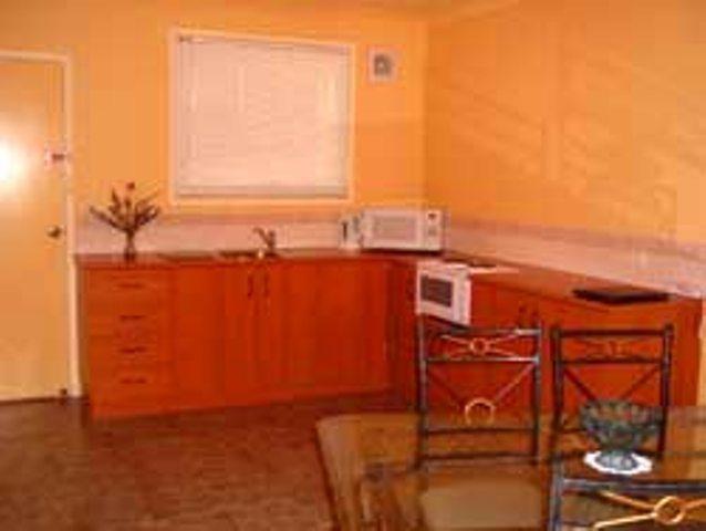 Отель Hopkins House Motel & Apartments