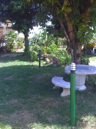 Baan Kwan Charoen Bungalow