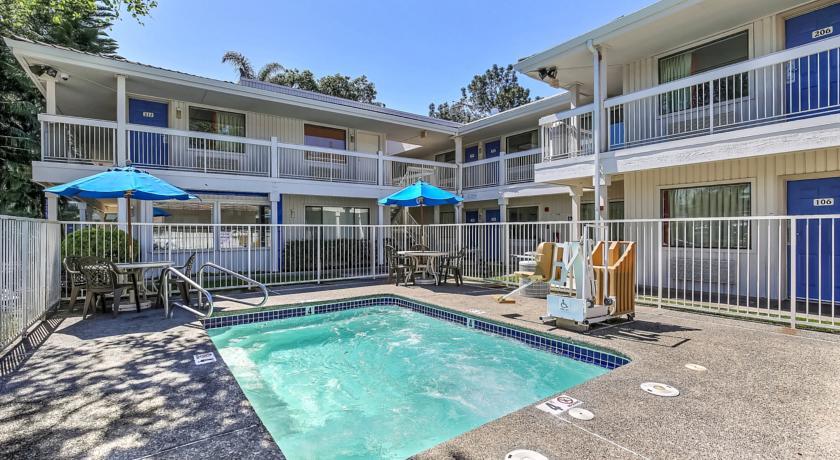 Отель Motel 6 Oakland - Embarcadero
