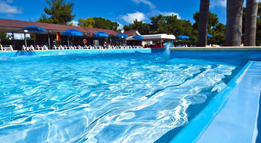 Отель Villaggio Turistico Le Diomedee