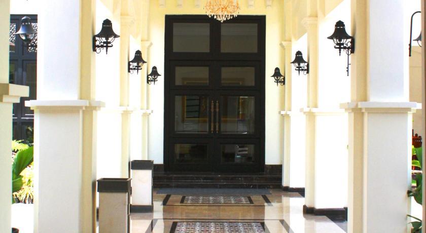 Отель Colonial Hotel