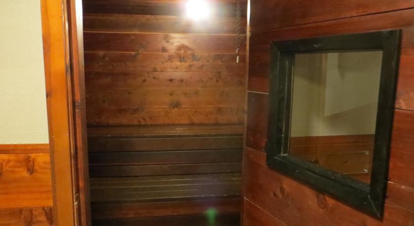 Отель The Mammoth Creek Inn
