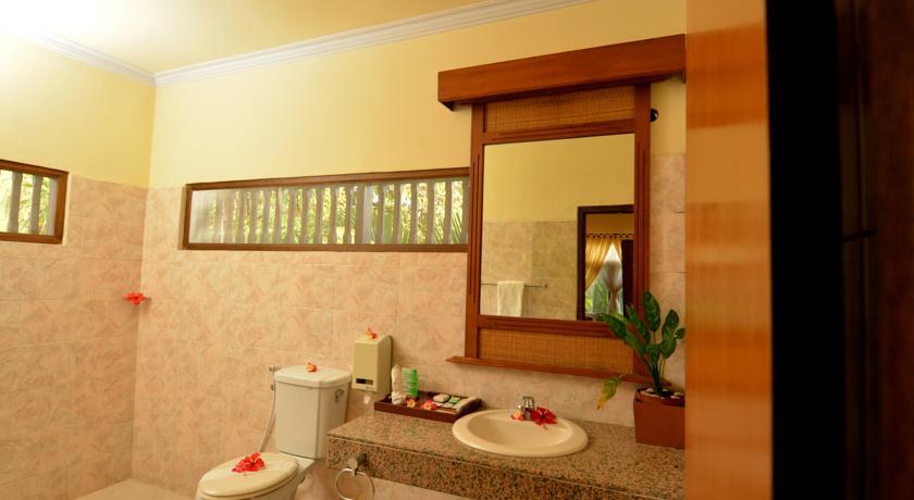 Отель Banyualit Spa 'n Resort Lovina