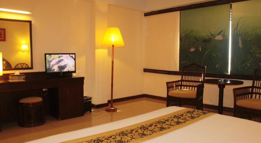 Отель Losari Beach Hotel Makassar