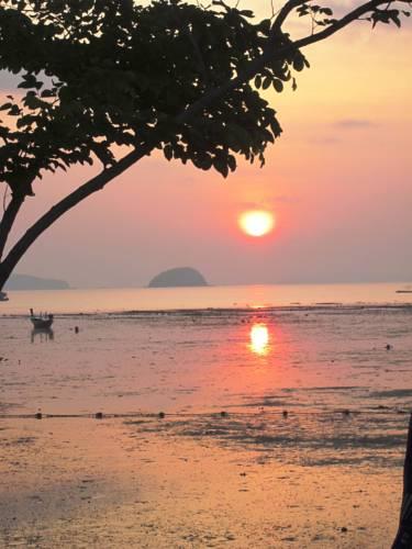 Хостел Nomads Chalong Beach, Phuket