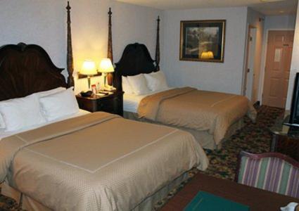 Отель Comfort Suites Mackinaw City