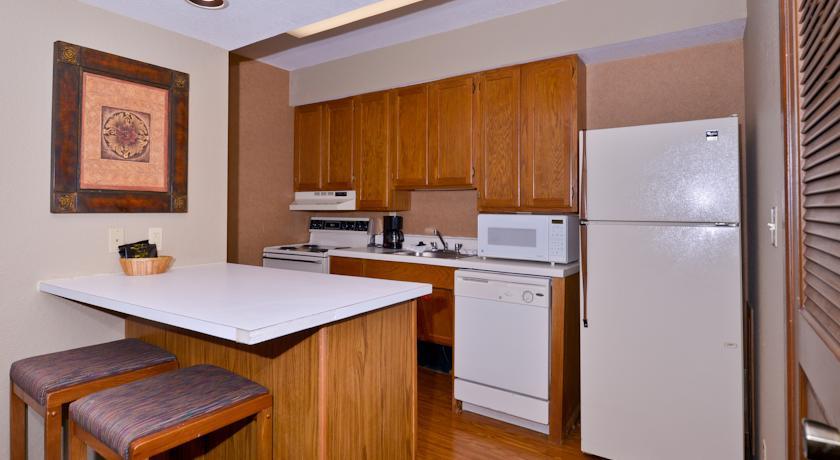 Отель Arbor Suites at the Mall