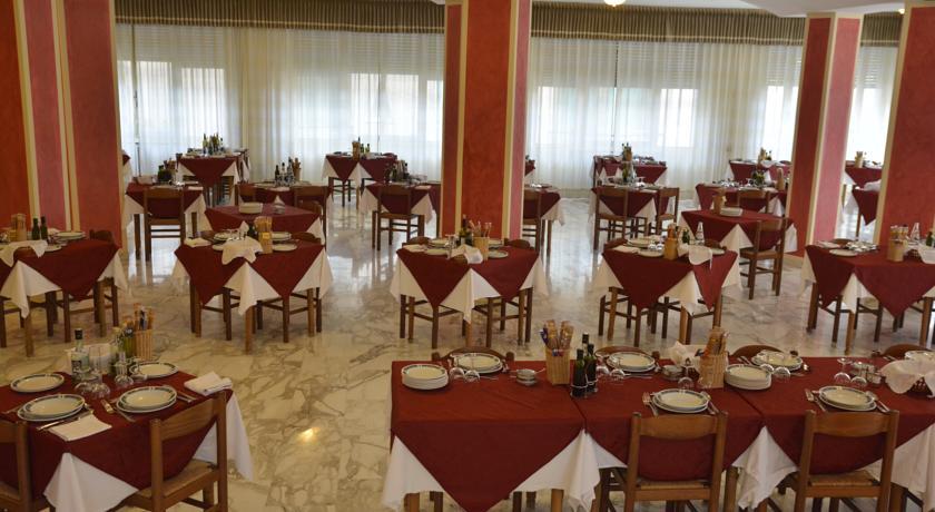 Отель Hotel Reali