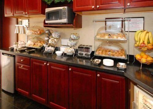 Отель Comfort Suites Woodbridge