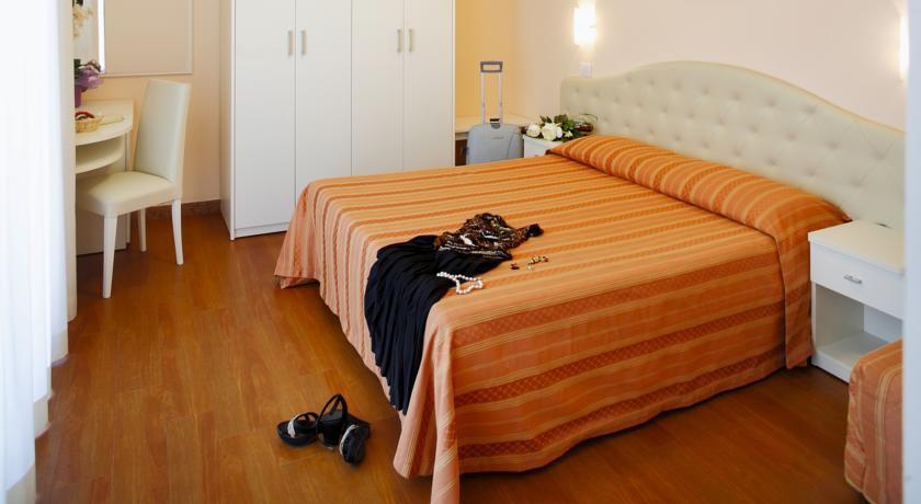 Отель Hotel Plaza