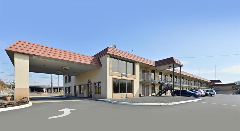 Отель Americas Best Value Inn and Suites Knoxville