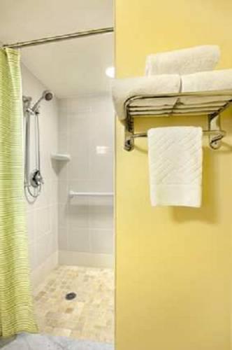 Отель Hilton Melbourne Beach Oceanfront